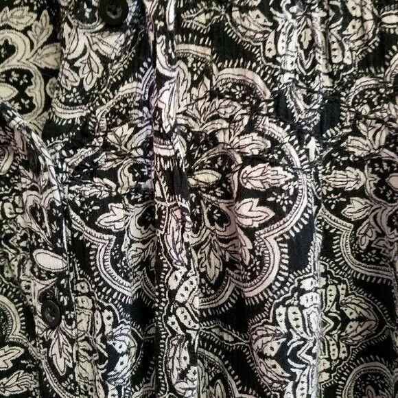 Volcom Womens Sz S Black White Floral Cap Sleeve Button Up Blouse - Picture 5 of 8